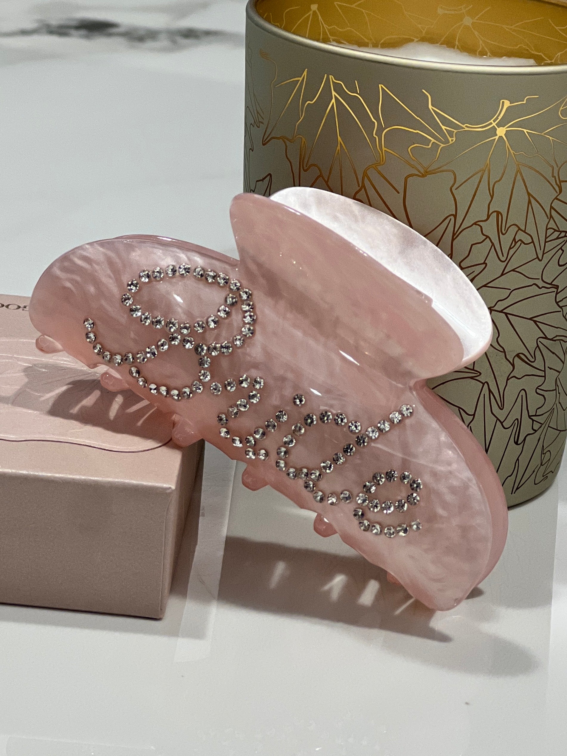 The Blush Signature Clip